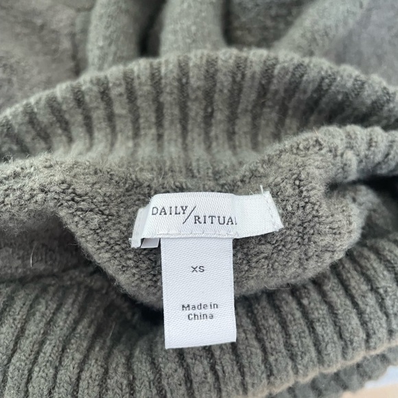 Daily Ritual Sweater Size XS - Picture 2 of 4